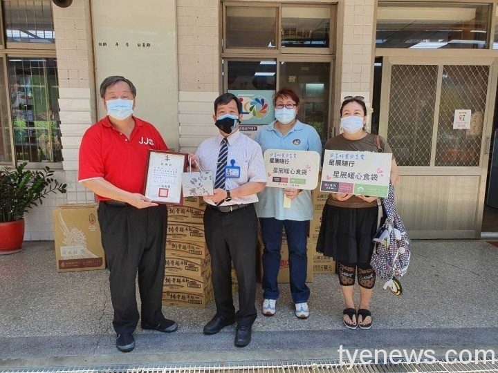 在臺僑生無法實習頓失收入 永平工商募集物資助度過難關 企業捐贈物資給僑生 210618 1