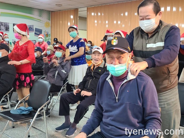 桃園榮家住民慶耶誕 志工渾身解數討歡心 促進住民交流互動氣氛溫馨