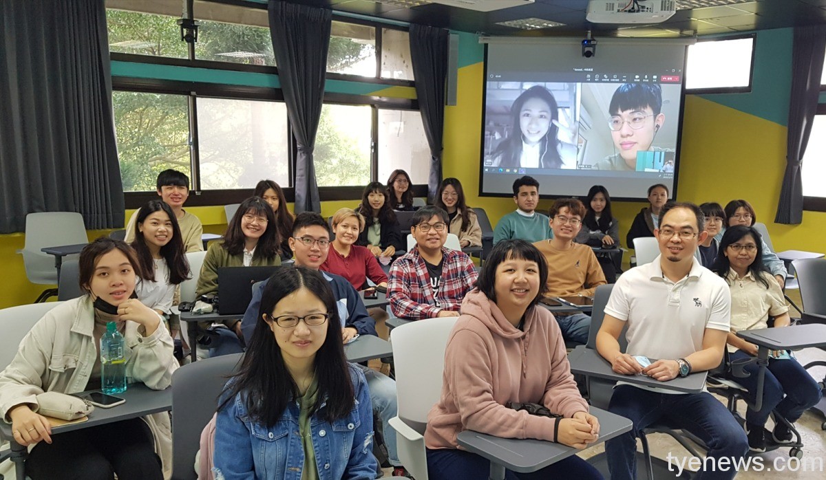 元智大學林瑞豐副教授與人因工程與設計實驗室學生於多情境智慧教室合影