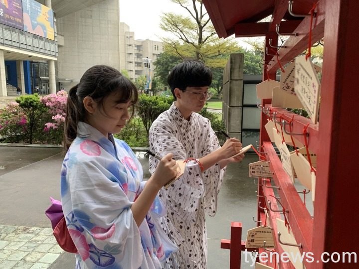 元智大學應外週揭幕 腦力激盪學習多元文化 元智應外週繪馬祈願
