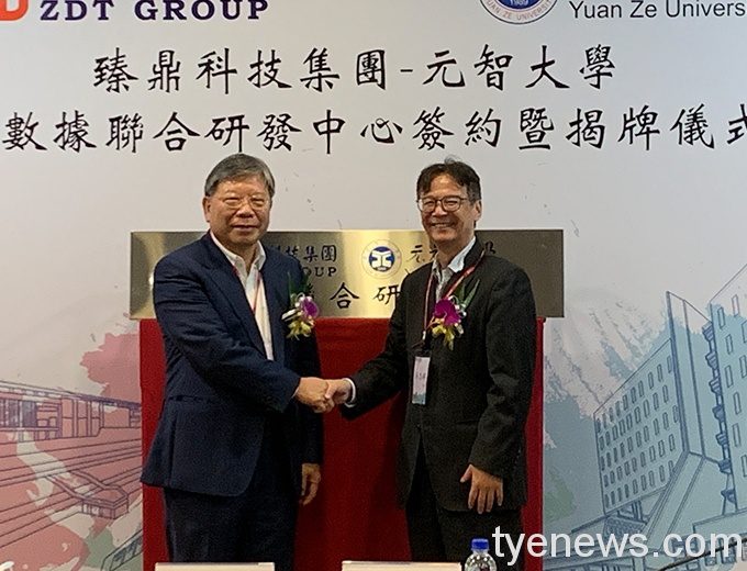元智校長吳志揚右）與臻鼎科技集團沈慶芳董事長共同簽署設立大數據聯合研發中心1