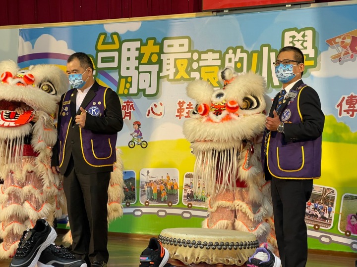 右為前任-張家銘會長左為現任呂學明會長 右為前任 張家銘會長左為現任呂學明會長