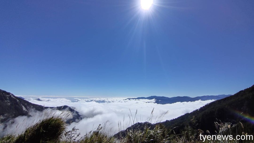 圖1：埡口風起雲湧美麗山景 玉管處提供