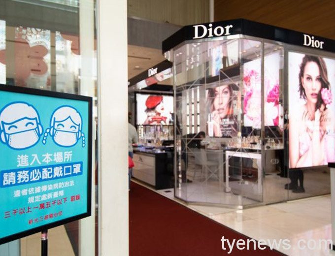 新光三越桃園站前店落實防疫 提供顧客安心消費環境 圖2 1 1