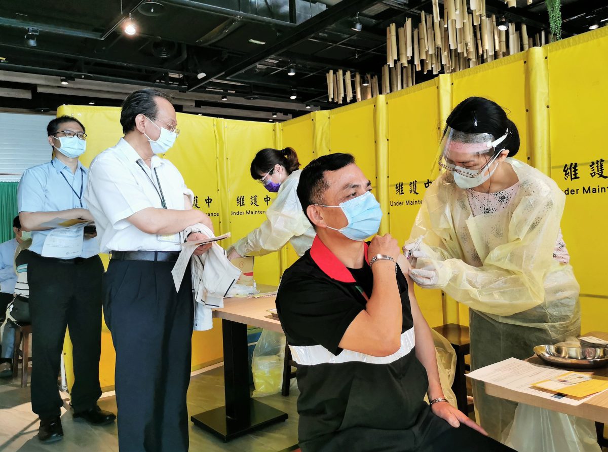 構築國門防護網 桃機率員工接種疫苗
