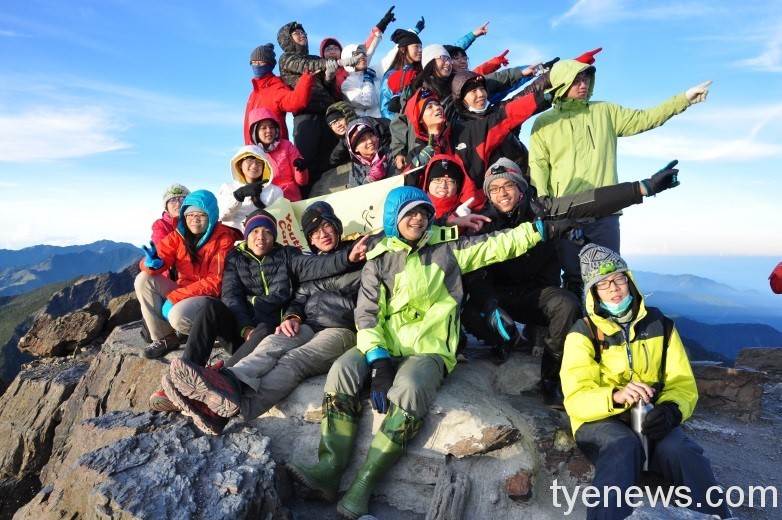 圖3.走進山林、走近玉山，滿足登頂的成就感、分享登高望遠的喜悅