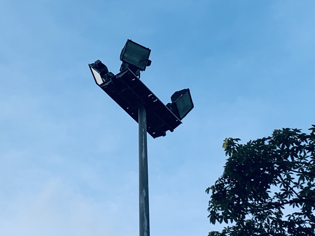全國首創!元智大學戶外球場設置循環經濟燈具 省電又環保 圖一元智大學舊有籃球場照片 1 2