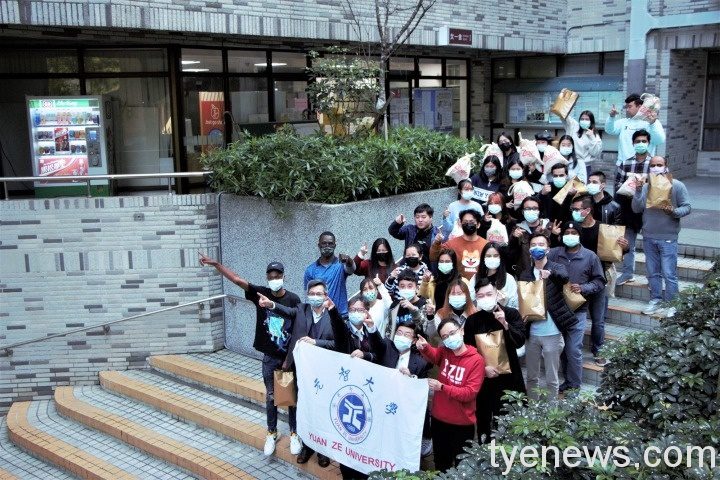 元智大學送新春福袋給境外生 感受台灣溫暖人情味 團體照