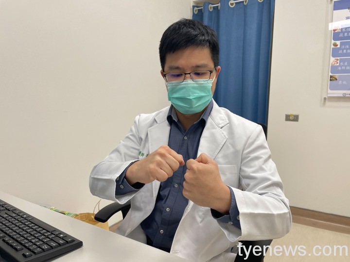 中國醫藥大學新竹附設醫院中醫科黃詩偉醫師,利用針灸積極治療解決患者問題。圖:中國醫藥大學新竹附設醫院提供 中國醫藥大學新竹附設醫院中醫科黃詩偉醫師,利用針灸積極治療解決患者問題。圖:中國醫藥大學新竹附設醫院提供