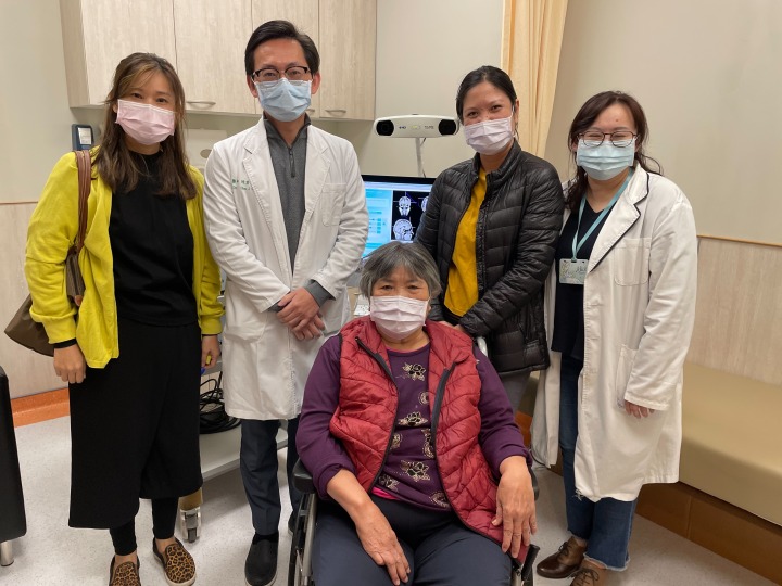 病患腦中風失語陷入沮喪 求診中醫大新竹附設醫院改善 媒體大合照
