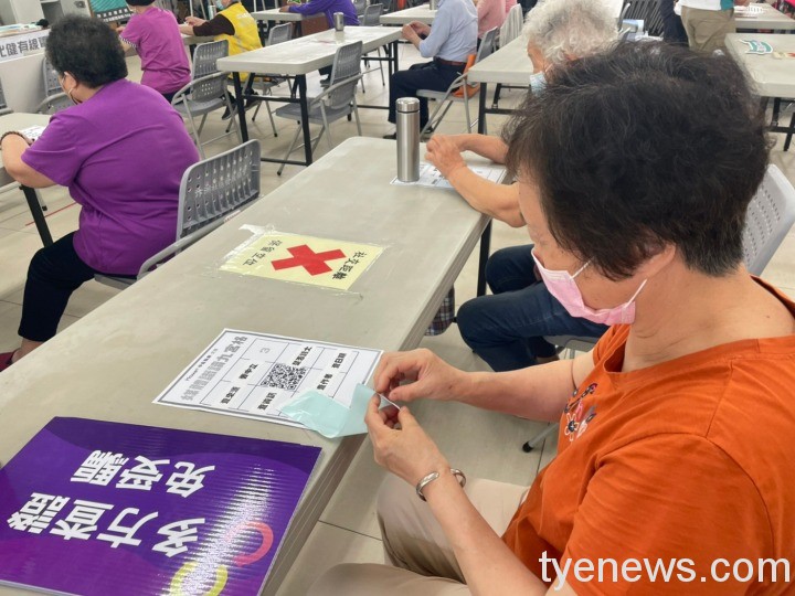 媒體識讀賓果-4 長輩熱情參與課程。圖:中嘉北健寬頻提供。