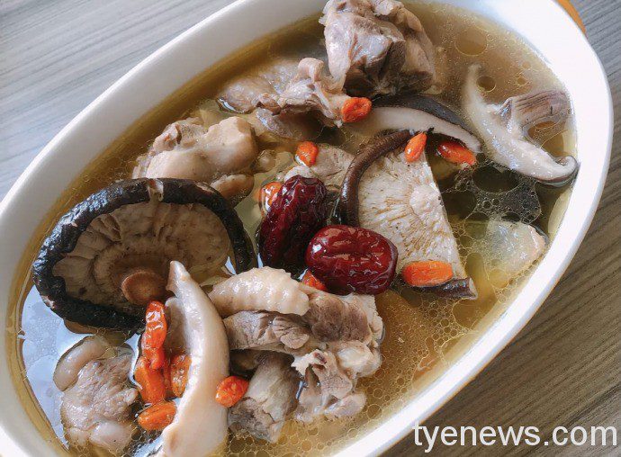 樂生療養院營養師蘇嘉華:美味換季湯品 提升民眾免疫力 山藥百菇燉雞湯