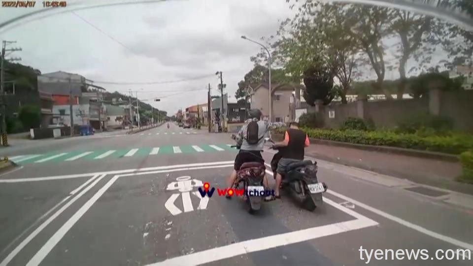 【有片】停等紅燈被問「你囂張什麼」龜山騎士遭陌生男爆打 振興路