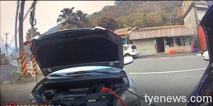 拉拉山賞櫻車沒電 大溪警協助遊客解困 擷取 1