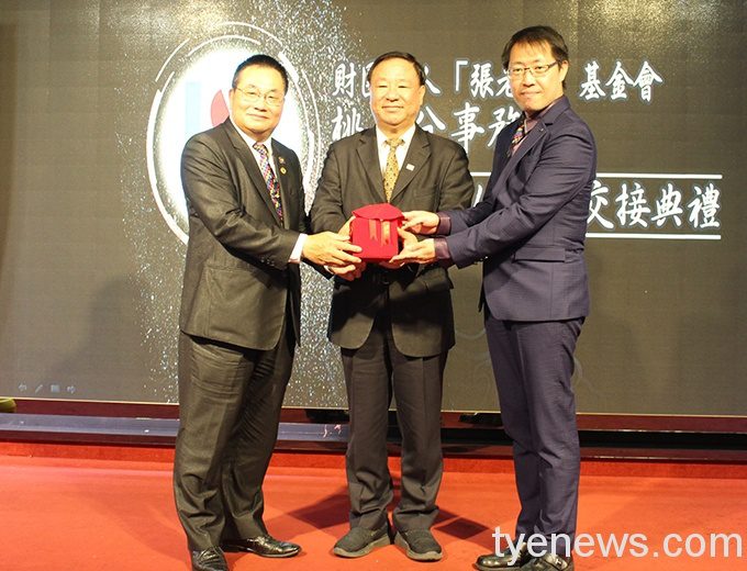 新卸任主委交接
