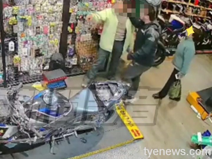 【有片】重機停機車格遭撞肇逃 賠償談不攏雙方氣瘋 未命名 1 1 2