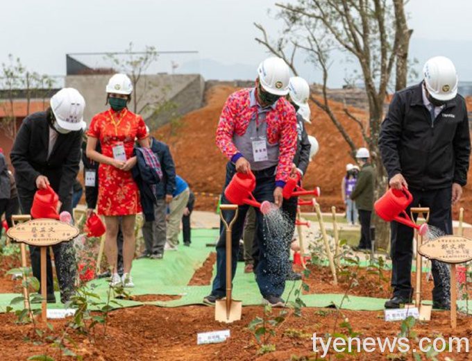 鄭文燦與蔡英文一起種茶樹 建造客家茶文化館里程碑 未命名 1 17