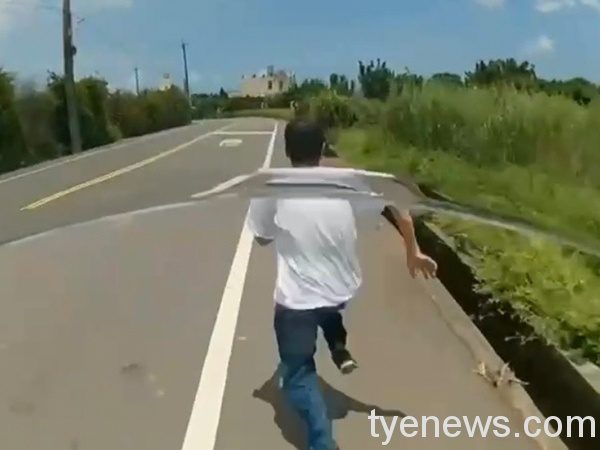 【有片】通緝犯尿遁狂奔逃跑 興國所邱冠傑警力爆發壓制 未命名 1 3 9