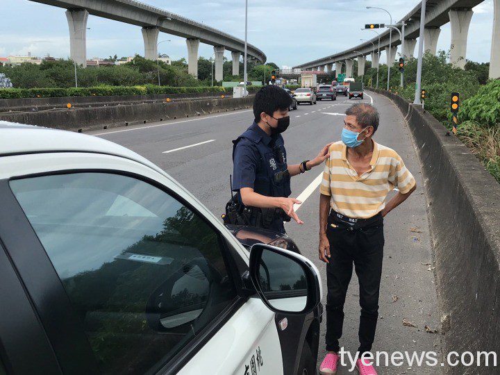 【有片】失智男誤上國道嚇壞路人 北勢所急攔截帶回 未命名 1 5 9