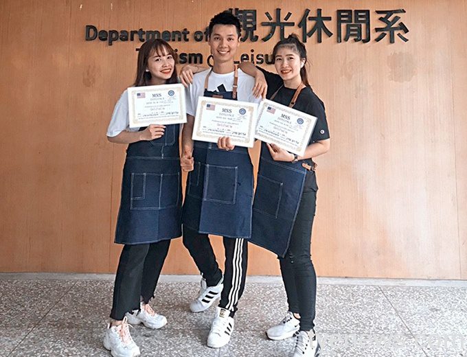 杯測師考證成效優異 龍華科大新南向專班學子通過率近百分百 2