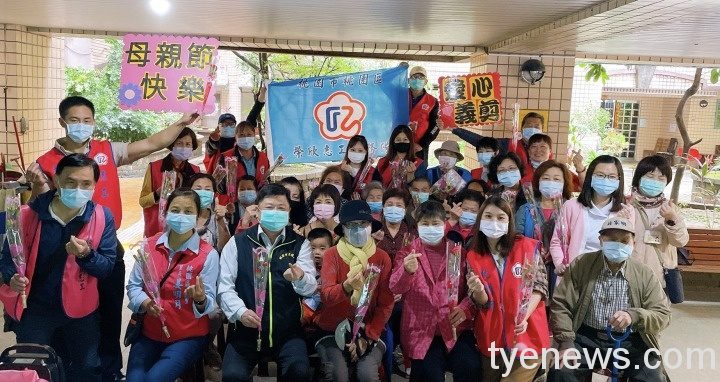 桃園建國社區母親節關懷活動大合影 桃園建國社區母親節關懷活動大合影