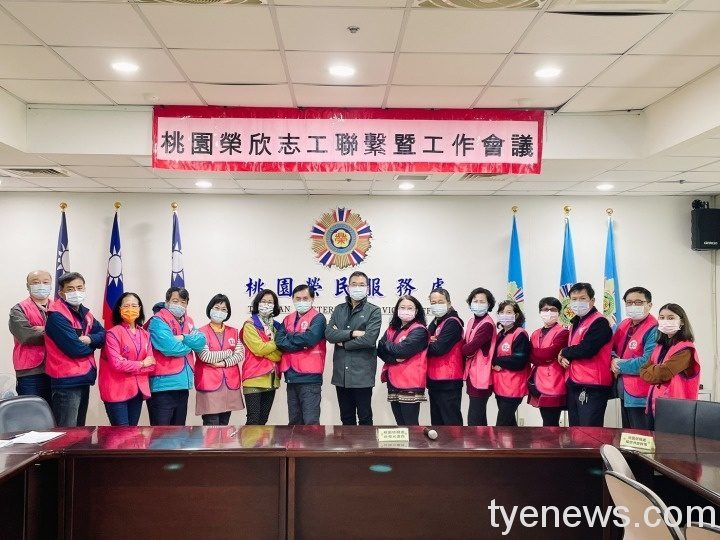 桃園榮欣志工聯繫會報 發揮最大能量服務榮民眷 桃園榮欣志工第一季聯繫暨工作會報徐偉光處長與中隊長合影