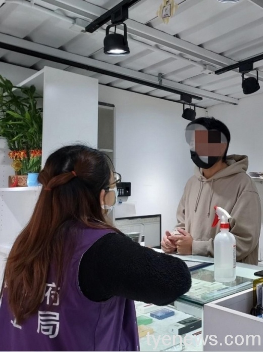 電子煙危害防制自治條例即將上路 違者最高罰5萬 桃市衛生局稽查電子煙店 2 scaled 1