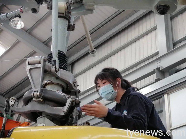 桃竹苗分署培訓119名選手出征全國技能競賽 角逐69職類金銀銅 桃竹苗分署與大興高中共同培訓的「飛機修護」職類優勝選手陳宜蓁即將代表分署出賽。
