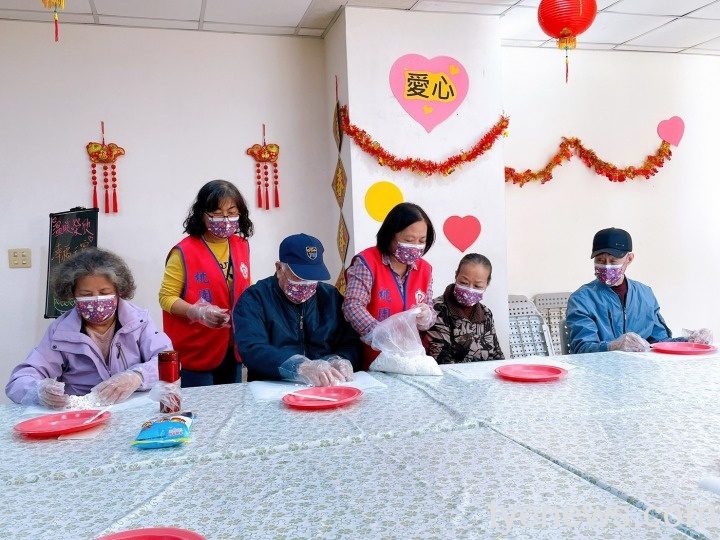桃園市榮服處熱鬧慶元宵 邀榮民眷歡喜搓湯圓 榮欣志工與榮民眷長輩體驗元宵DIY