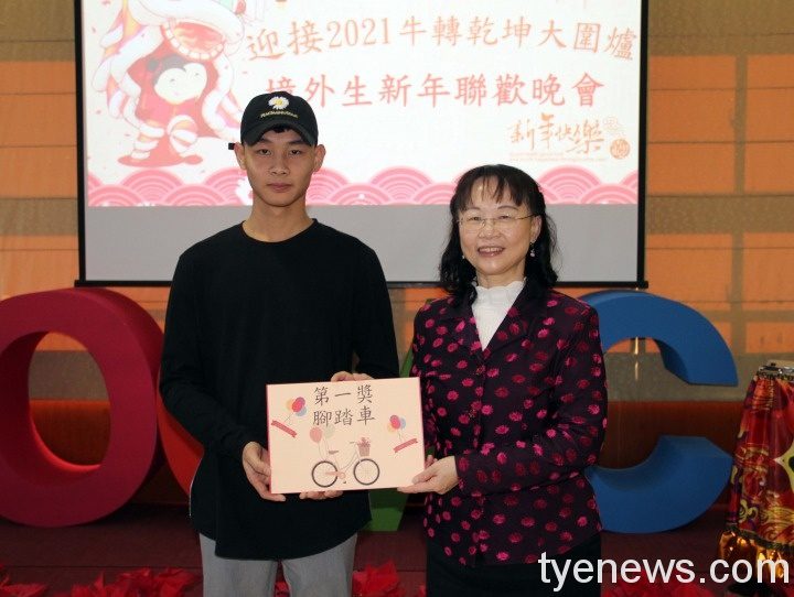 龍華科大舉辦「境外生新年聯歡會」感受臺灣濃郁人情味 歲末寒冬千里情 龍華科大境外生新年聯歡摸彩美食慶春節 3