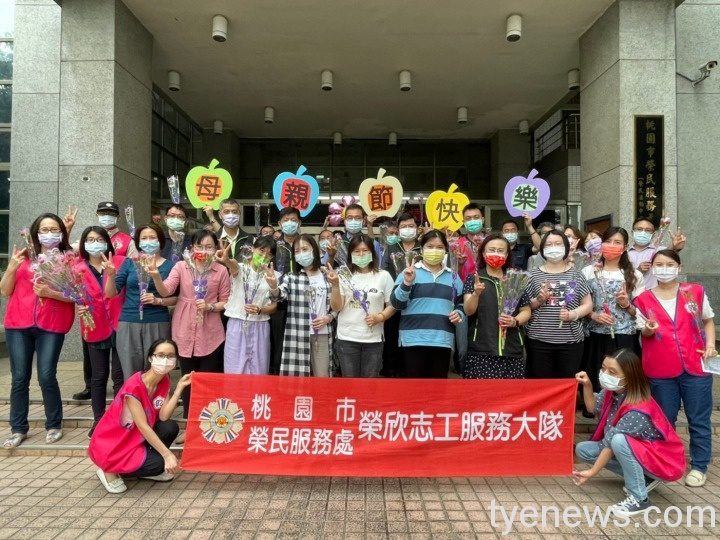 母親節感動服務-徐處長與員工志工大合影 (2) 母親節感動服務-徐處長與員工志工大合影-2