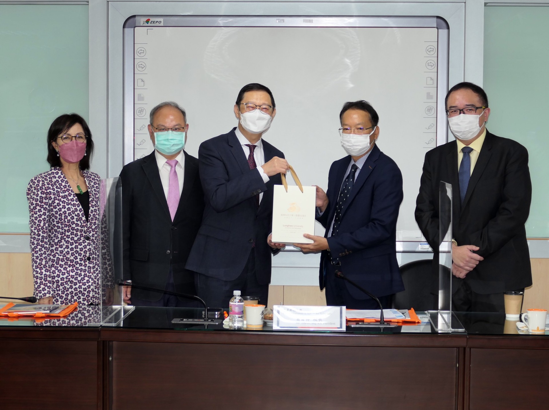 龍華科大新南向人才培育 獲泰駐台代表肯定 泰駐台代表曾德榮參訪龍華科大 促進新南向教育實務交流 1