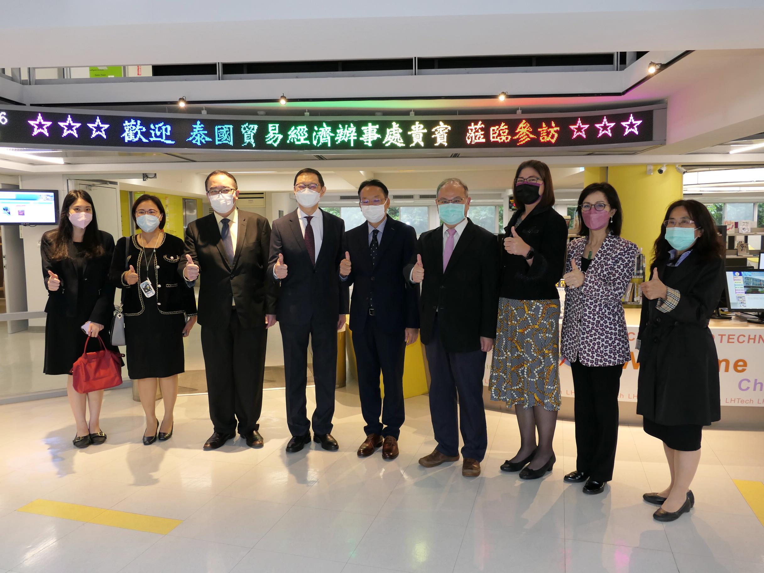 龍華科大新南向人才培育 獲泰駐台代表肯定 泰駐台代表曾德榮參訪龍華科大 促進新南向教育實務交流 4 1