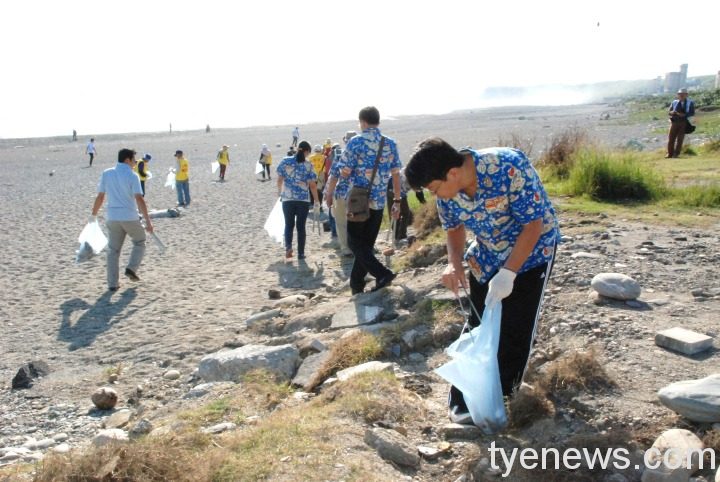 遠雄海洋公園淨灘活動 號召百人守護大海 淨灘1