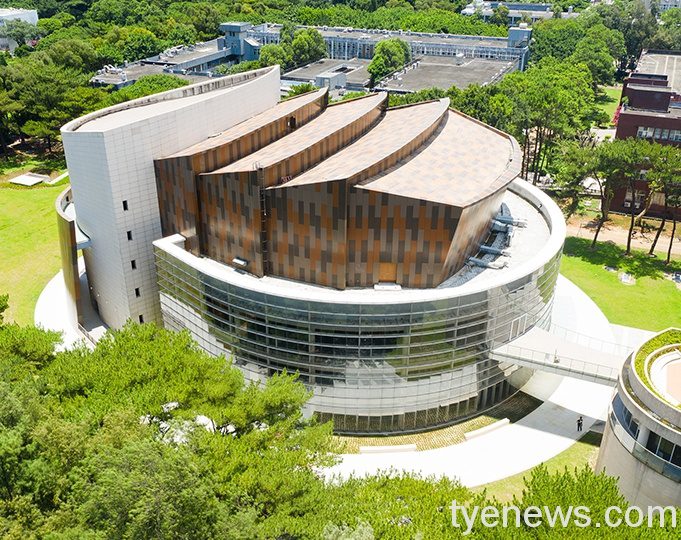 中央大學「松果造型」禮堂 表達四季長青、屹立不搖精神 照片一 1 5