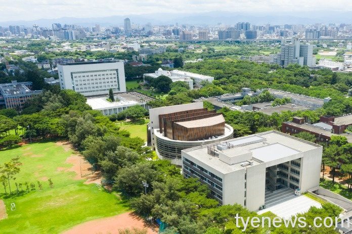 中央大學「松果造型」禮堂 表達四季長青、屹立不搖精神 照片三 1 2