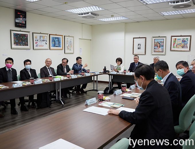 中央大學串聯研醫產三方簽訂MOU 開啟生醫產能里程碑 照片二 1 3
