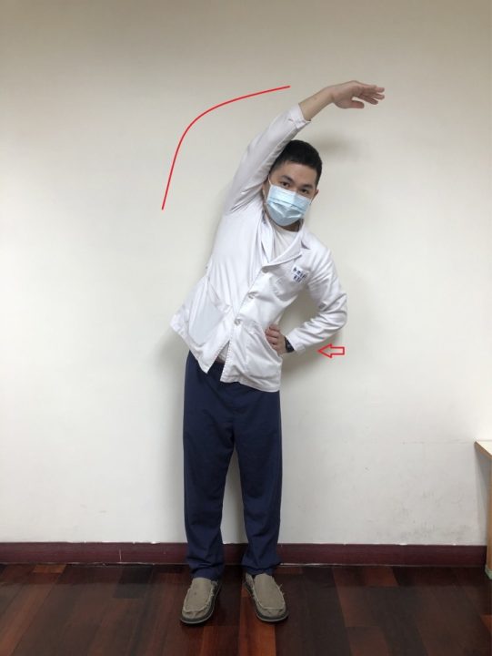 春節宅在家不要只躺或坐 樂生療養院提供居家運動撇步 站姿軀體側彎02 圖示 scaled 1