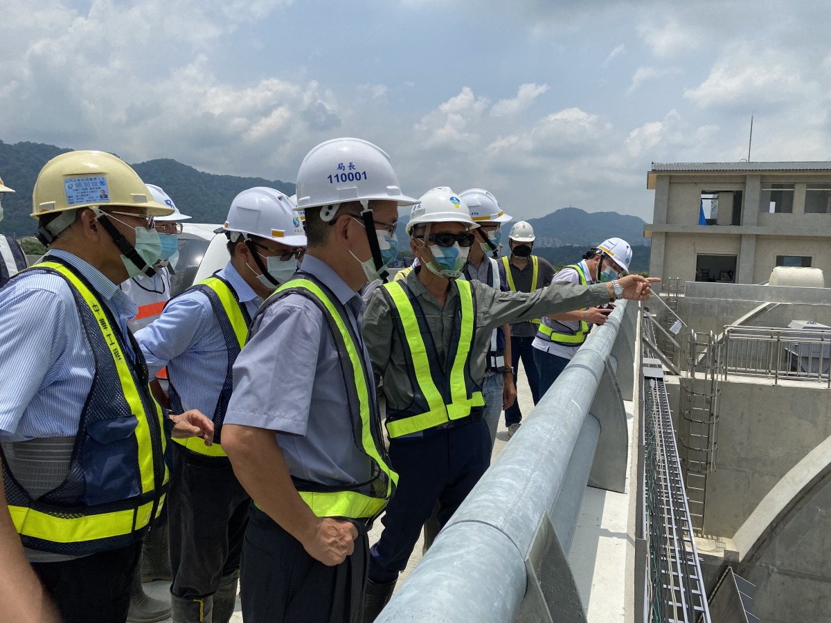 阿姆坪防淤隧道工程順利 水利署長賴建信視察肯定 署長赴沖淤池維護橋梁提醒未來閘門作動注意事項