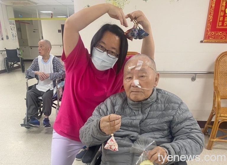 桃園榮家慶端午 艾草香包祈驅瘟避疫