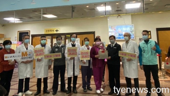 敏盛醫院慰勉防疫人員辛勞 鄭文燦:感謝守護市民健康 鄭市長至敏盛綜合醫院慰勉防疫人員5 1