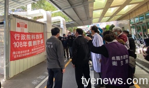 敏盛醫院慰勉防疫人員辛勞 鄭文燦:感謝守護市民健康 鄭市長視察敏盛綜合醫院防疫動線2