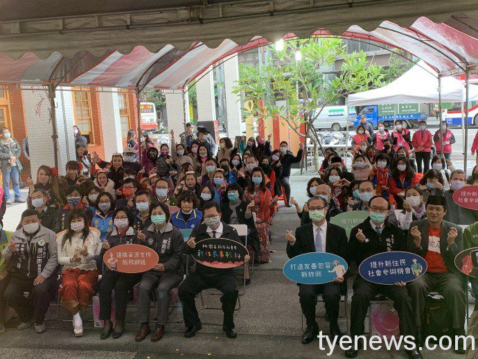 桃市成立社會局新住民事務科 打造尊重、友善城市 鄭文燦市長左5、鐘景琨副署長右3、鄭貴華局長左4與參加貴賓大合照