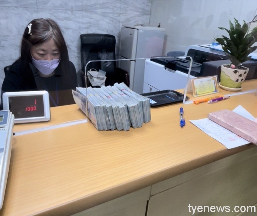 有錢買房卻不繳稅!男子怕被「聲請管收」終願意清償 點鈔畫面