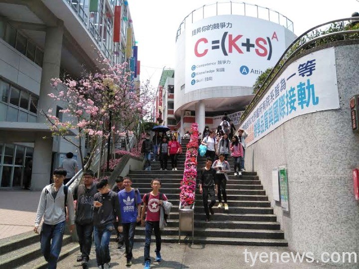 企業最愛大學生、辦學績效 龍華科大蟬聯私立科大第1 龍華科大再度蟬聯企業最愛大學生、大學辦學績效全國私立科大第一 3