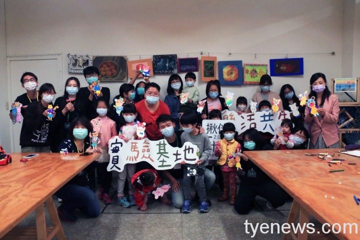 龍華科大「多元視角學生團隊」 舉辦皮影戲親子手作工坊 龍華科大學生跨域團隊辦皮影戲手作坊 1