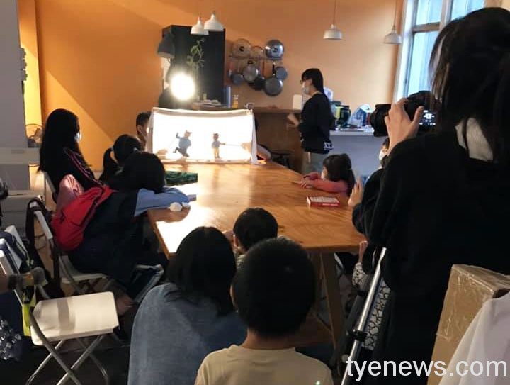 龍華科大「多元視角學生團隊」 舉辦皮影戲親子手作工坊 龍華科大學生跨域團隊辦皮影戲手作坊 4