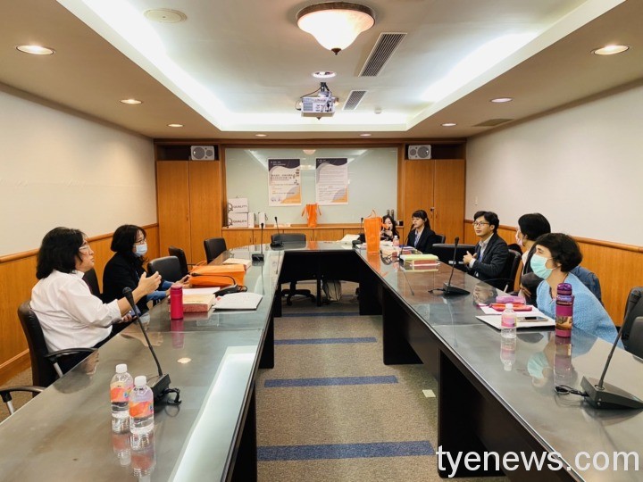 台灣人是否真的「菜英文」?龍華科大邀教授何萬順專題演講 龍華科大應外系舉辦研討會 分享雙語教學因應策略與成效 3