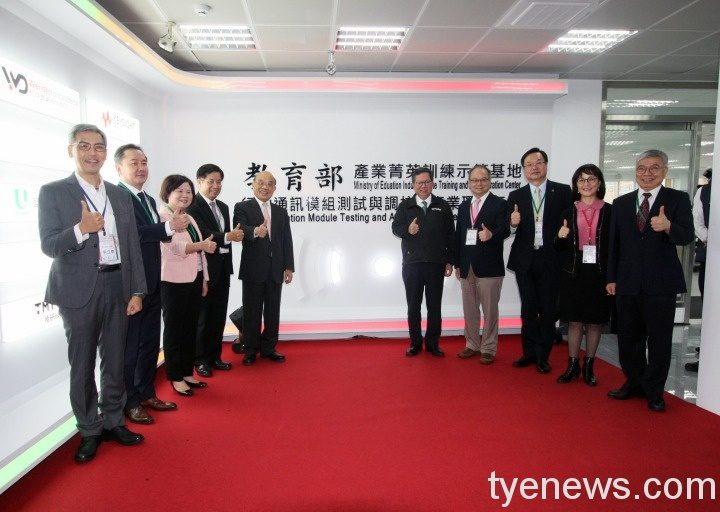 2021企業最愛大學生「龍華」登私立科大第一名 龍華科大辦學績效卓越 再度蟬聯企業最愛大學生全國私立科大第一 2 1