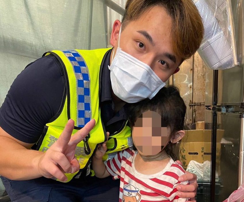 4歲女童趁家人擺攤偷溜迷路 大園警助祖孫溫馨團圓